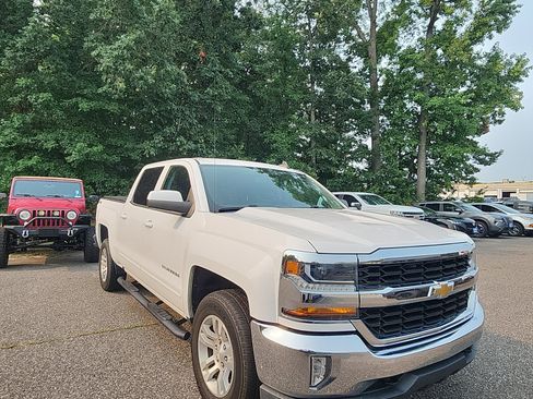 Used 2018 Chevrolet Silverado 1500 LT w/ All Star Edition AWD/4WD image 7