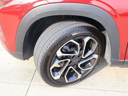 Used 2025 Chevrolet Trax RS w/ Driver Confidence Package FWD image 35