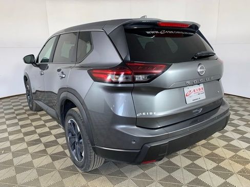 Used 2025 Nissan Rogue SV AWD/4WD image 10