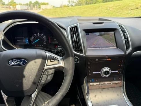 Used 2020 Ford Edge Titanium w/ Equipment Group 301A AWD/4WD image 10