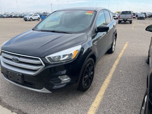 Used 2017 Ford Escape SE image 4