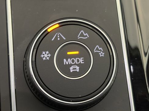 Used 2023 Volkswagen Atlas SE image 31