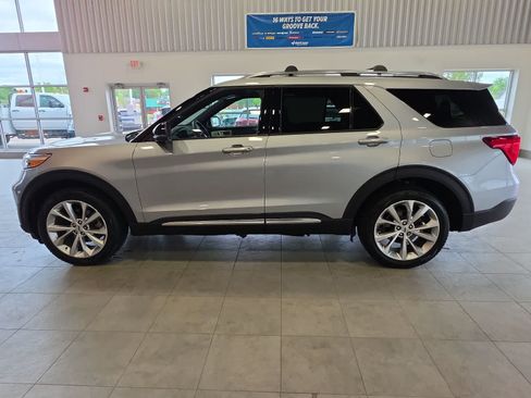Used 2023 Ford Explorer Platinum w/ Technology Package AWD/4WD image 12