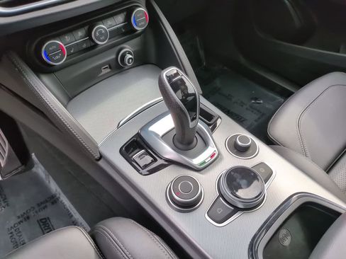 Used 2024 Alfa Romeo Stelvio Veloce image 28