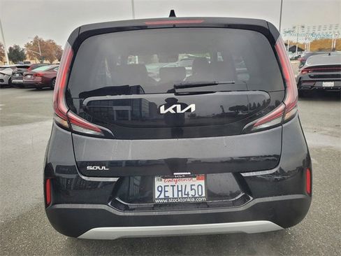 Used 2023 Kia Soul LX w/ LX Technology Package image 5