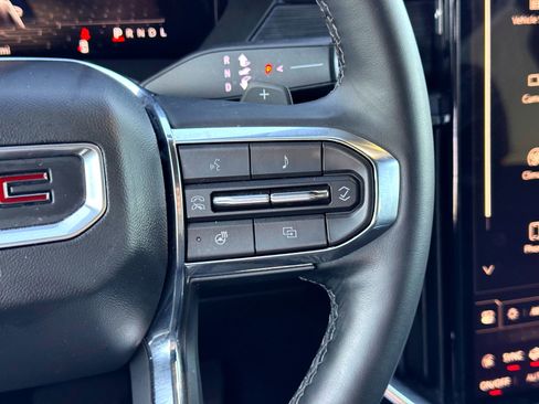 Used 2025 GMC Acadia Elevation image 26