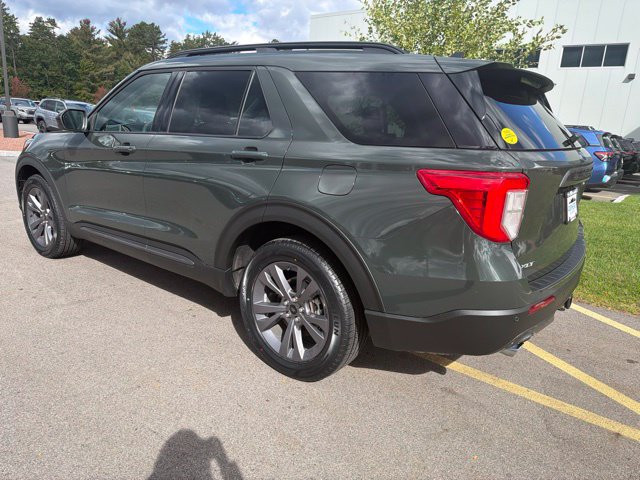 Used 2024 Ford Explorer XLT w/ Equipment Group 202A AWD/4WD image 7