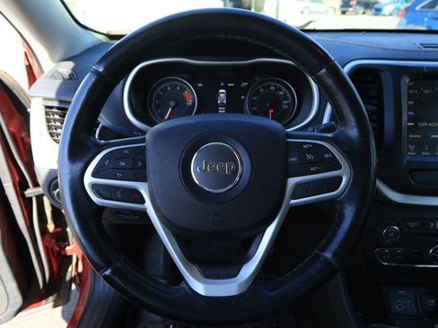 Used 2017 Jeep Cherokee Limited image 6