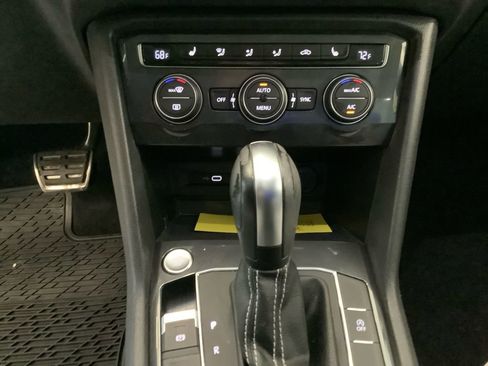 Used 2021 Volkswagen Tiguan SE R-Line image 29