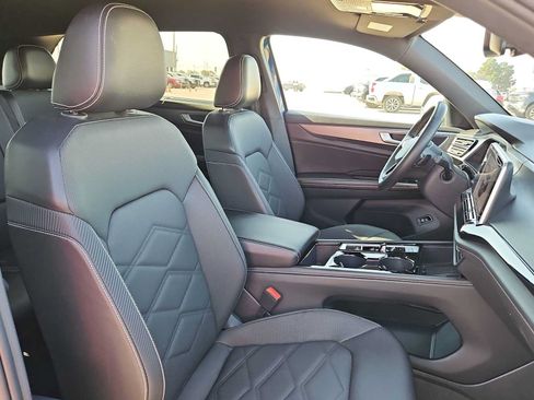 Used 2025 Volkswagen Atlas Cross Sport SE FWD image 18