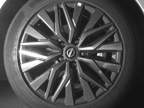 Used 2025 Nissan Altima 2.5 SV FWD image 13