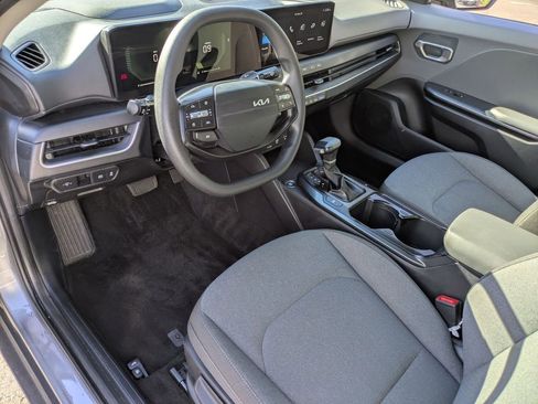 Used 2025 Kia K4 LXS image 17