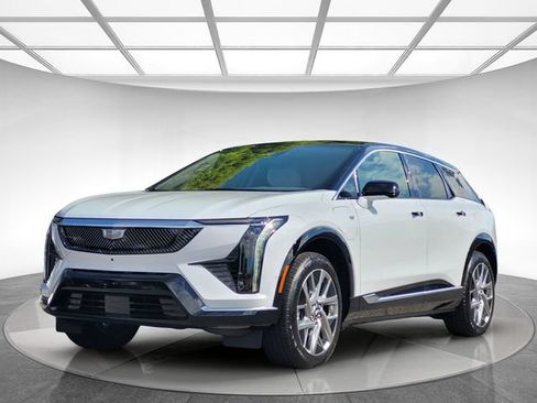 New 2027 Cadillac Optiq Premium Luxury w/ LPO, Floor Liner Package AWD/4WD image 8