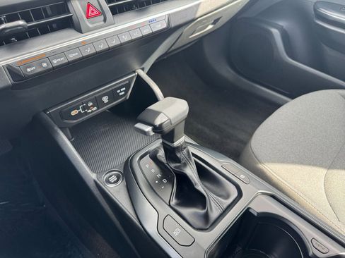 Used 2025 Kia K4 LXS image 40