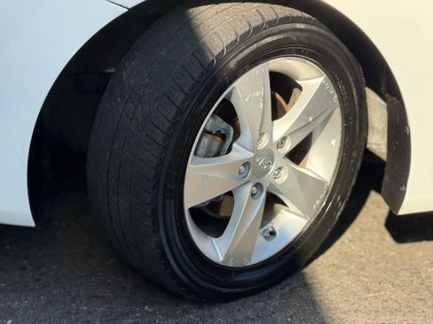 Used 2013 Hyundai Elantra GLS w/ Preferred Pkg FWD image 13