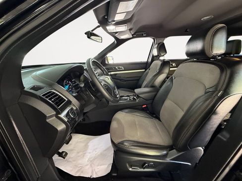 Used 2017 Ford Explorer XLT w/ Equipment Group 202A image 12