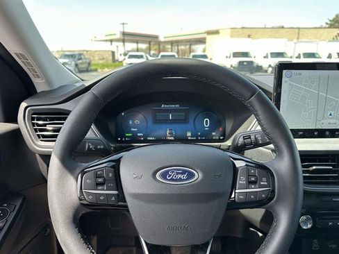 Used 2024 Ford Escape Platinum w/ Premium Technology Package AWD/4WD image 18