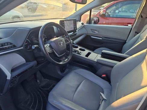 Used 2021 Toyota Sienna XLE AWD/4WD image 7