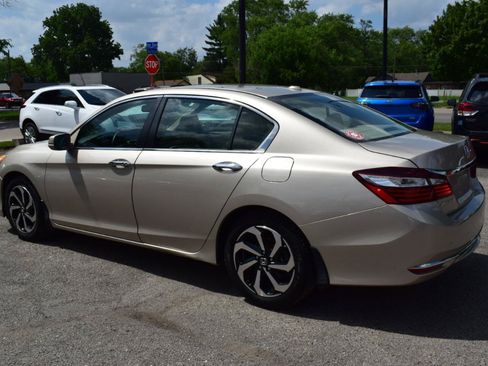 Used 2017 Honda Accord EX-L image 10