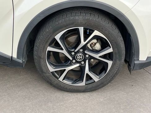 Used 2021 Toyota C-HR XLE image 7