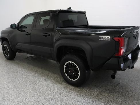 Certified 2025 Toyota Tacoma TRD Off-Road AWD/4WD image 9