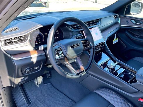 New 2025 Jeep Grand Cherokee Summit image 8