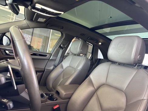 Used 2024 Porsche Macan w/ Premium Plus Package image 23