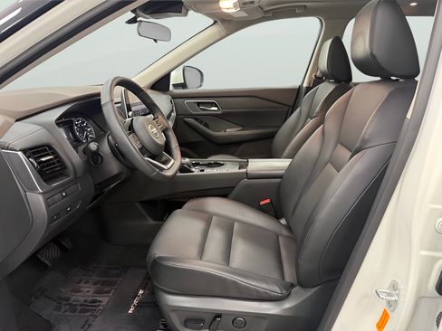 Used 2021 Nissan Rogue SV w/ Premium Package FWD image 12