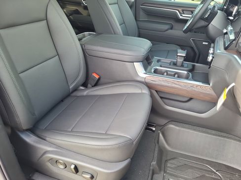 New 2026 GMC Sierra 1500 SLT image 10