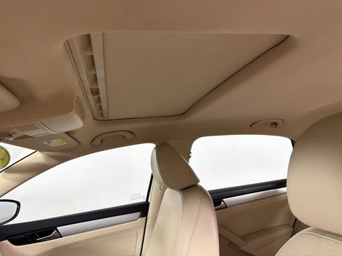 Used 2012 Volkswagen Passat TDI SE FWD image 14