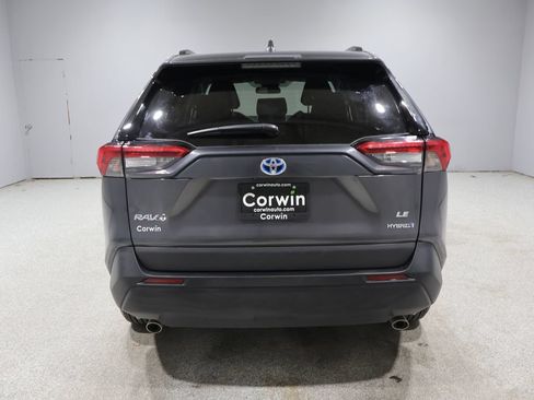 Used 2024 Toyota RAV4 LE AWD/4WD image 3