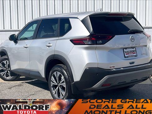 Used 2022 Nissan Rogue SV image 15