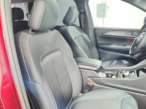 Used 2025 Jeep Grand Cherokee Laredo X w/ Luxury Tech Group I image 25