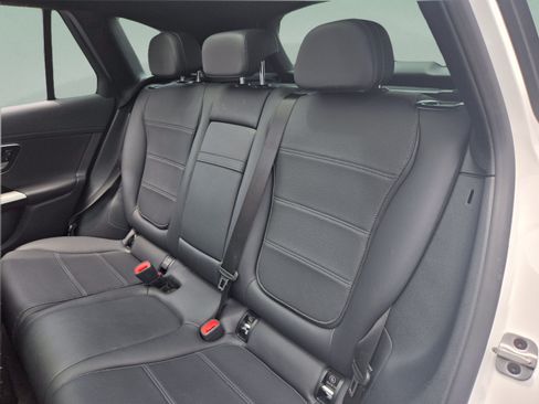 Used 2024 Mercedes-Benz GLC 300 image 24