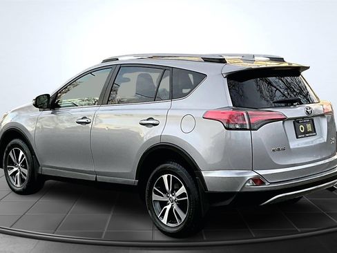 Used 2018 Toyota RAV4 XLE image 4