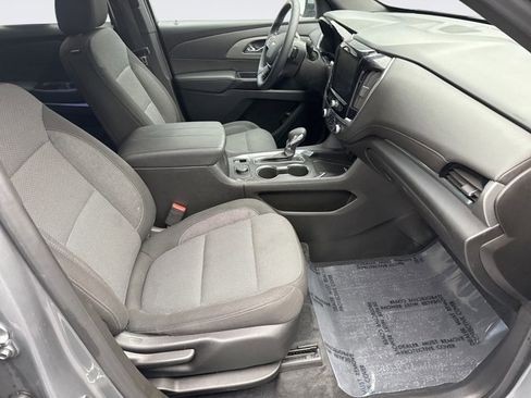 Used 2023 Chevrolet Traverse LT image 17