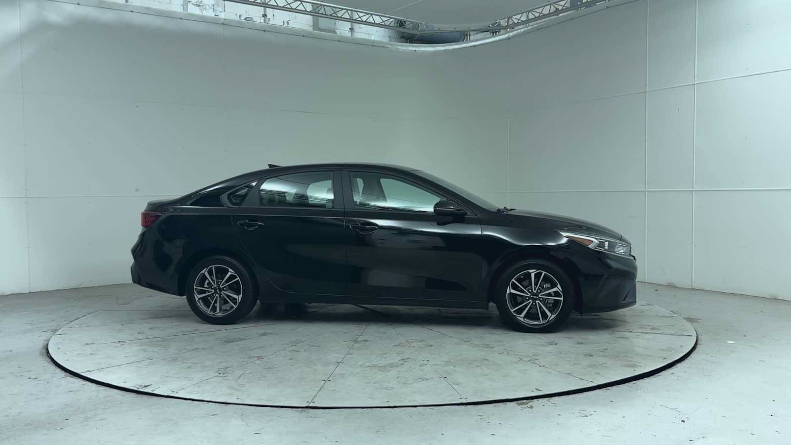 Used 2023 Kia Forte LXS w/ LXS Technology Package FWD image 3