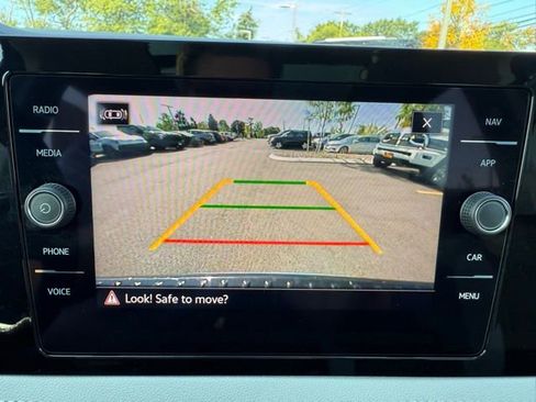 Certified 2025 Volkswagen Taos SEL image 17