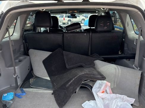 Used 2017 Toyota Highlander LE w/ Carpet Mat Package image 10