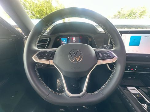 Used 2025 Volkswagen Atlas Cross Sport SEL AWD/4WD image 15