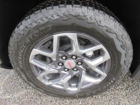 New 2025 GMC Sierra 1500 SLT image 12