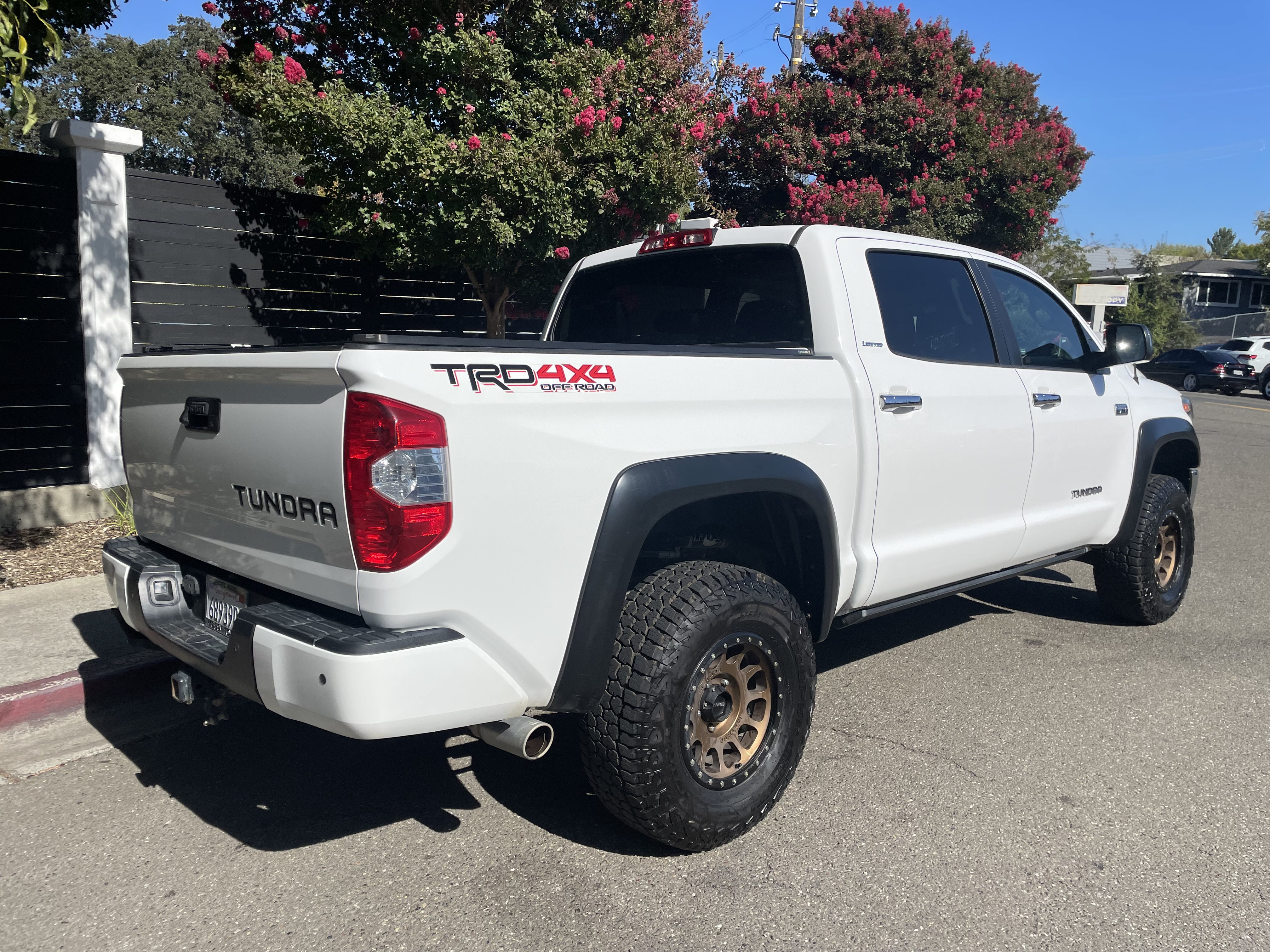 Used 2018 Toyota Tundra Limited w/ Limited Premium Package AWD/4WD image 3