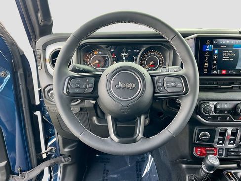 Used 2025 Jeep Wrangler Sport AWD/4WD image 11