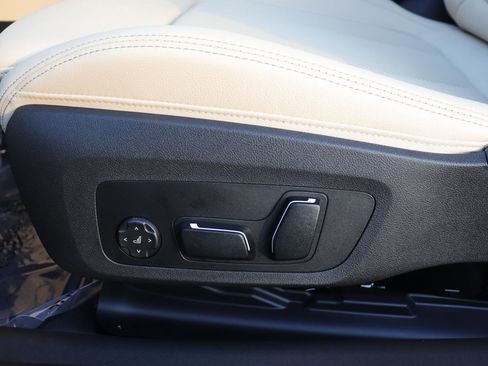 Used 2025 BMW 430i Coupe w/ Convenience Package image 24