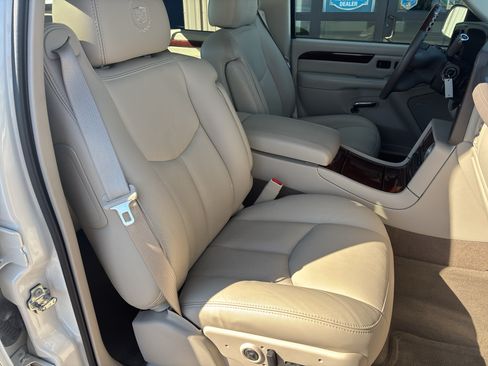 Used 2005 Cadillac Escalade EXT AWD/4WD image 10