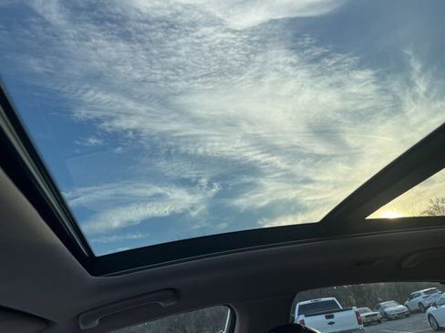 Used 2016 Hyundai Sonata Limited w/ Option Group 05 image 13