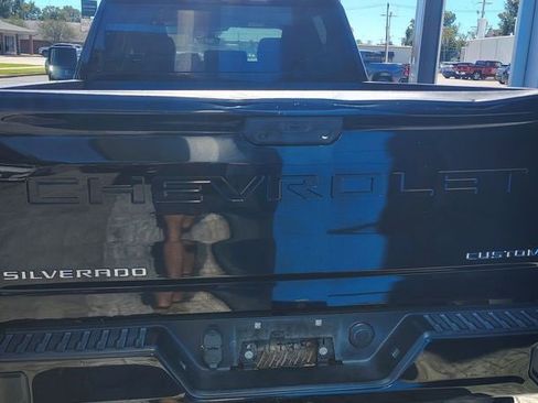 Used 2021 Chevrolet Silverado 2500 Custom w/ Custom Value Package image 6