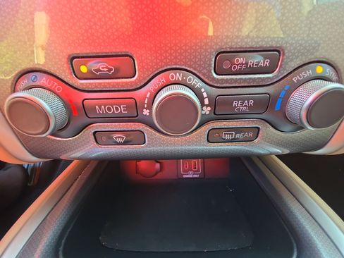 Used 2019 Nissan Pathfinder SL FWD image 21