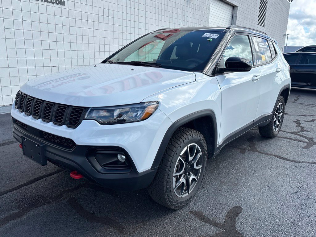 Used 2024 Jeep Compass Trailhawk AWD/4WD image 1