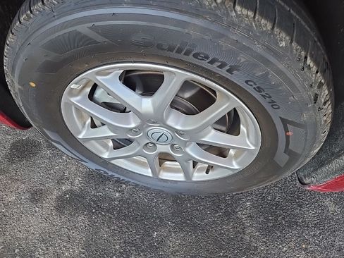 Used 2025 Chrysler Pacifica Select FWD image 12